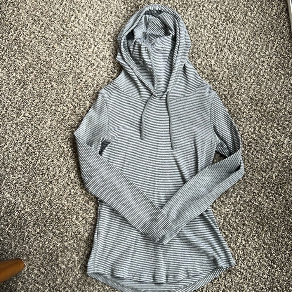 Eddie Bauer Gray and White Striped Long Sleeve Hooded Tee, Small, curved hem